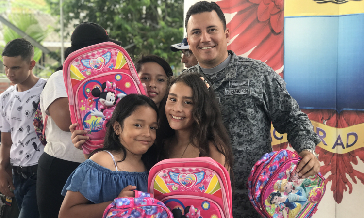 Fuerza Aérea Colombiana benefició a más de 25 familias del Barrio Primero de Enero en Girardot