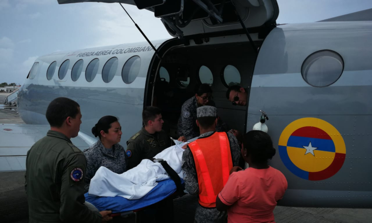 Fuerza Aérea Colombiana, trasladó adulto mayor a la ciudad de Bogotá