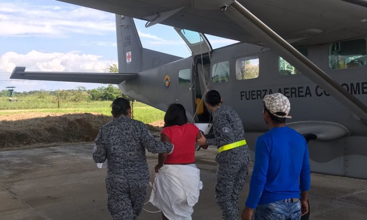 Fuerza Aérea Colombiana realizó el traslado aeromédico de mujer en estado de embarazo con preeclampsia