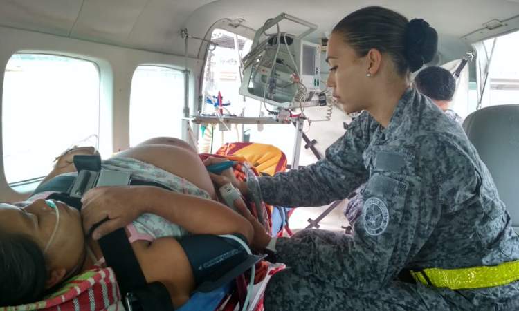 Avión de la Fuerza Aérea evacuó mujer Sikuani embarazada en grave peligro 