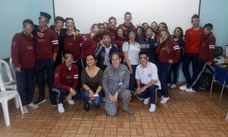 Alianza Pavimentos de Colombia S.A.S -Fuerza Aérea Colombiana, beneficia jóvenes en Engativá