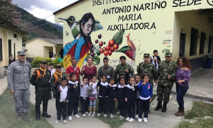 La Fuerza Aérea Colombiana extendió su “Corazón Amigo” al municipio de Planadas, Tolima.