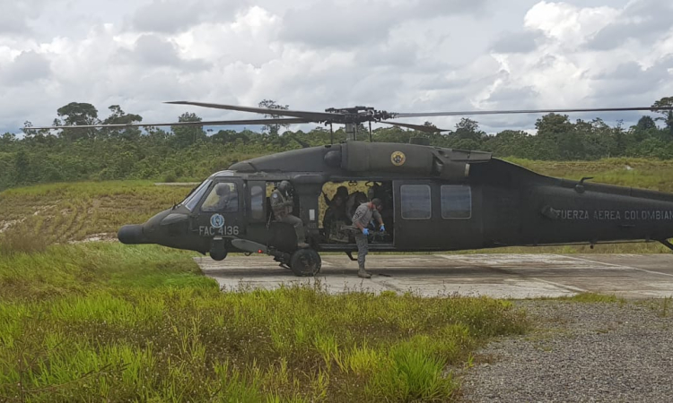Dos soldados son evacuados desde Nemota, Chocó, por la Fuerza Aérea