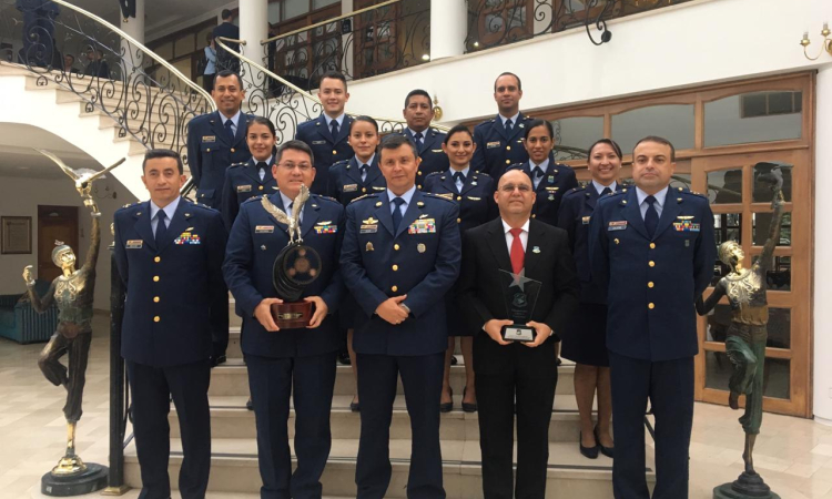 Fuerza Aérea otorgó a la EMAVI el premio de Ciencia y Tecnología 2017
