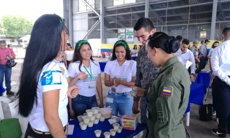 Fuerza Aérea Colombia lidera la Primera Feria de Emprendimiento del Magdalena Centro