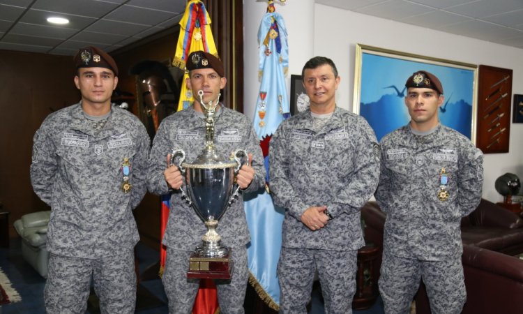 Comandos Especiales Aéreos reciben medalla Fe en la Causa por excelente participación en Campeonato Mundial de Fuerzas Comando