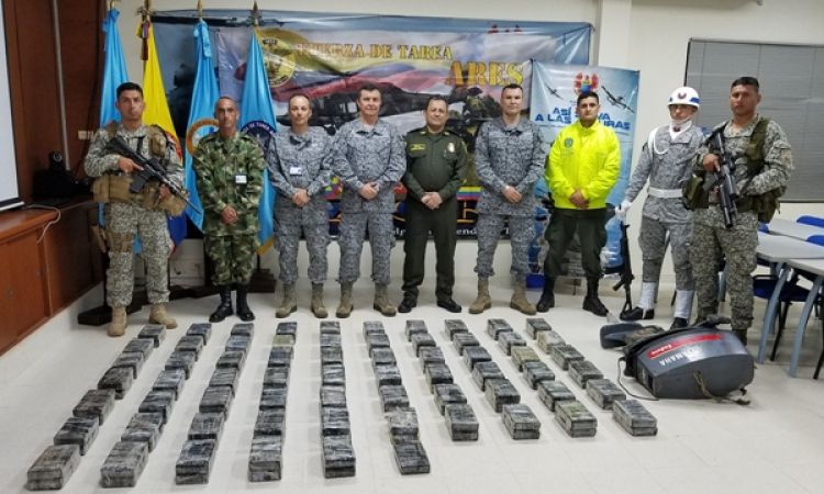 ¡Histórico! Comandante de la Fuerza Aérea Colombiana y Director de la Policía participan en incautación de 131 kilos de cocaína en Vichada