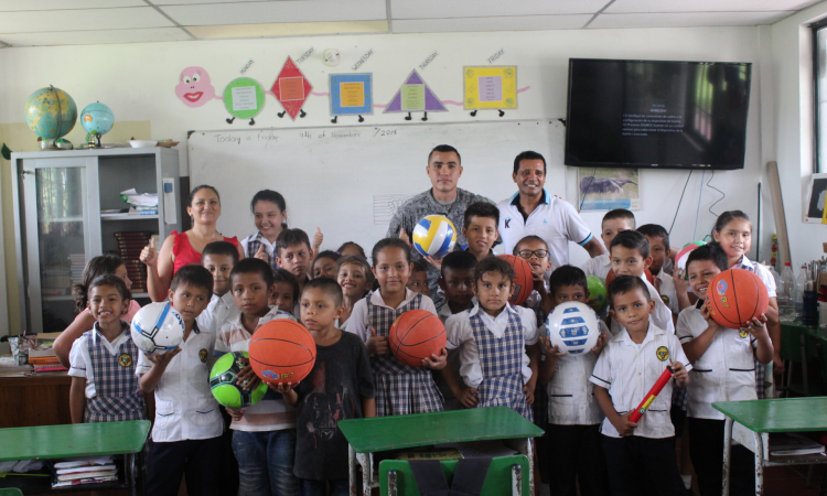 45 niños de Quebradaseca podrán tener clases de educación física gracias a la Fuerza Aérea