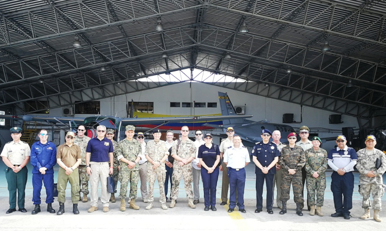 El Grupo Aéreo del Caribe recibe visita diplomática
