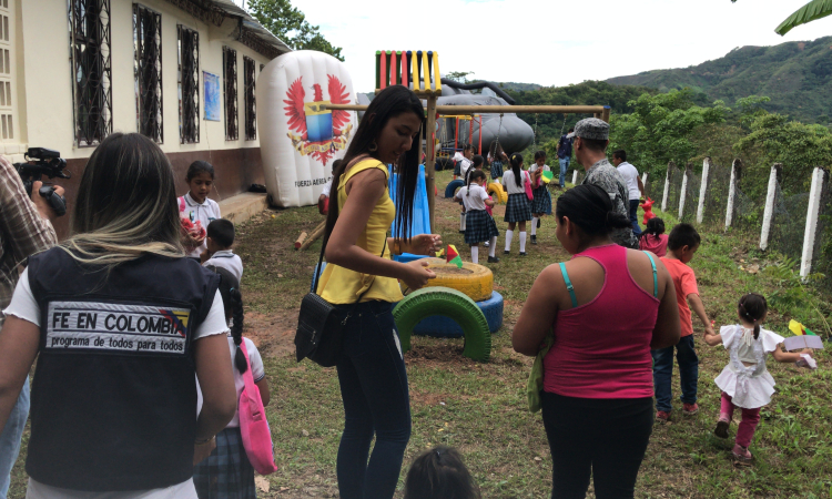 La Fuerza Aérea Colombia entregó parque infantil a niños del corregimiento del Limón, Tolima