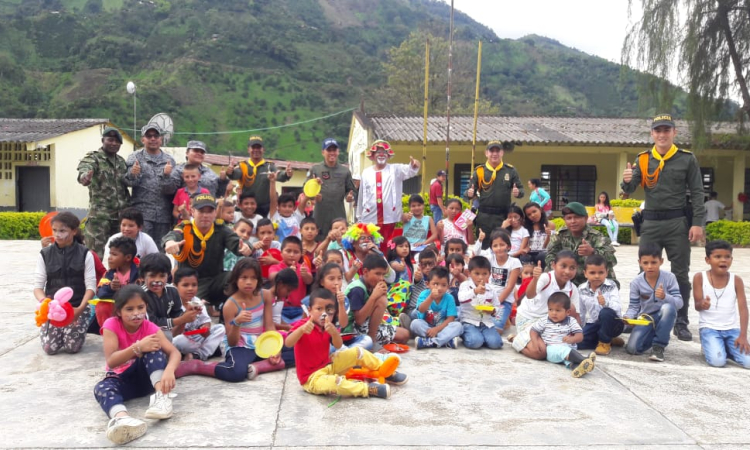 Más de 400 personas benefició la Fuerza Aérea Colombiana en el corregimiento La Gaitania