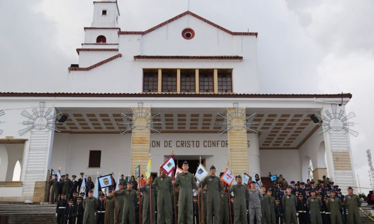 Misa de aniversario de la Fuerza Aérea Colombiana más cerca de las estrellas