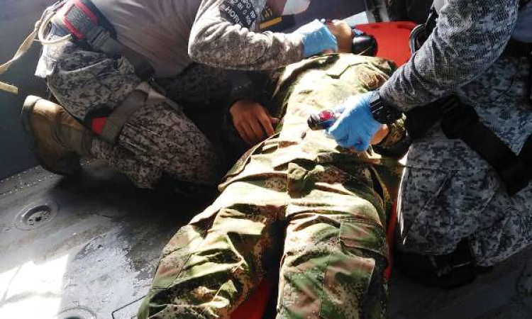 Soldado con dificultades de salud es evacuado por la Fuerza Aérea