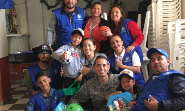 Niños de Altos del Zuque comparten actividades navideñas con la Fuerza Aérea