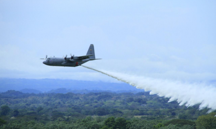 Como parte del Sistema Nacional de Gestión del Riesgo, la Fuerza Aérea Colombiana participa con frecuencia en la extinción de incendios forestales en todo el territorio nacional, especialmente cuando se trata de conflagraciones de gran magnitud o en lugares inaccesibles para los organismos de socorro en tierra.