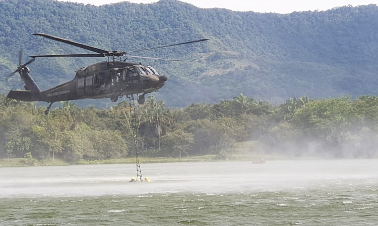 Tripulaciones de la Fuerza Aérea Colombiana se entrenan para salvar vidas