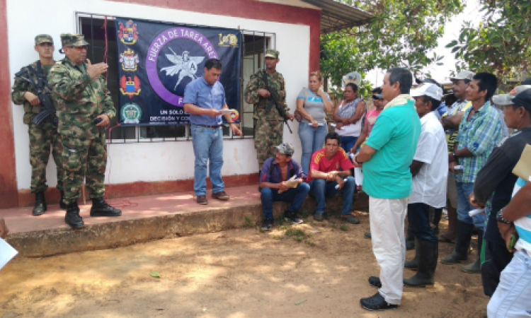 Campesinos del programa de sustitución de cultivos ilícitos en Vichada recibieron sus pagos gracias a la Fuerza Aérea