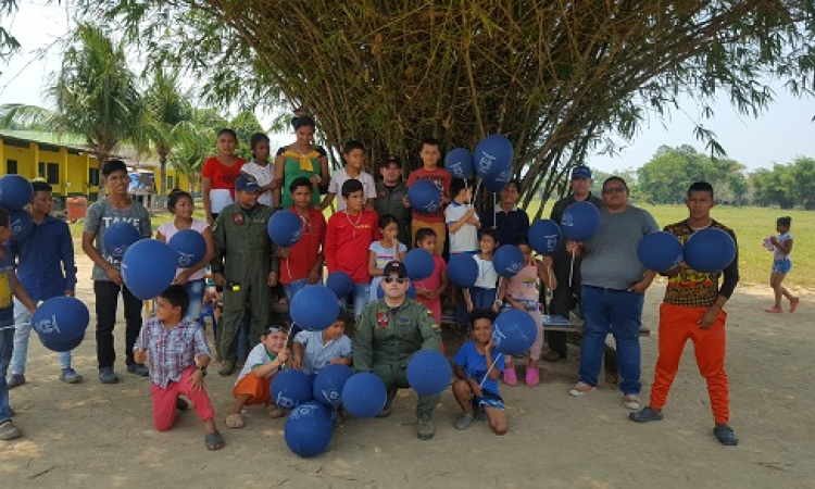 Grupo Aéreo del Oriente visitó a la comunidad indígena Chocón en Guérima, Vichada