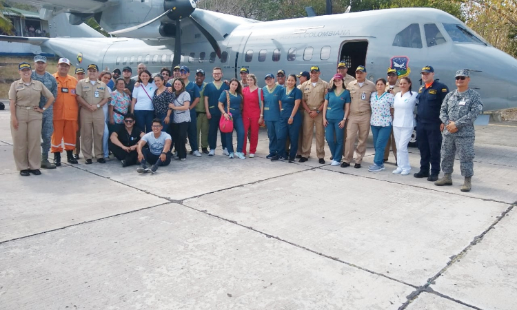 La salud llega a la Isla de Providencia en las alas de la Fuerza Aérea Colombiana
