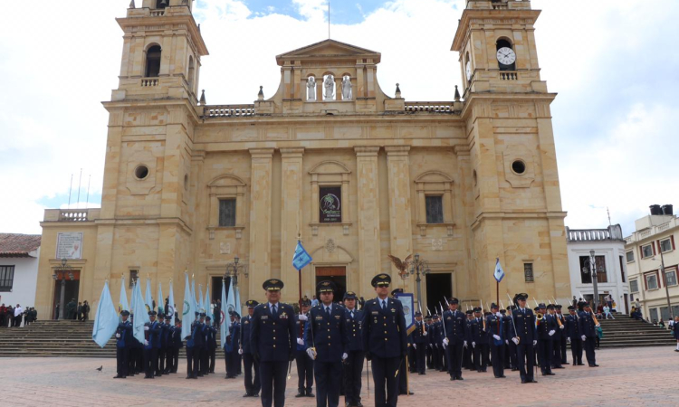 Fuerzas Armadas rinden homenaje a la Virgen de Chiquinquirá en los 100 Años de su coronación como Patrona de los colombianos
