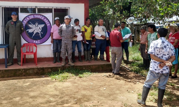 Fuerza Aérea Colombiana completó la quinta jornada de pagos a campesinos del programa de sustitución de cultivos ilícitos en Vichada 