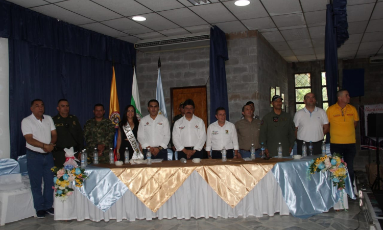 Fuerza Aérea se reúne con más de 500 líderes comunales y sociales en el Huila