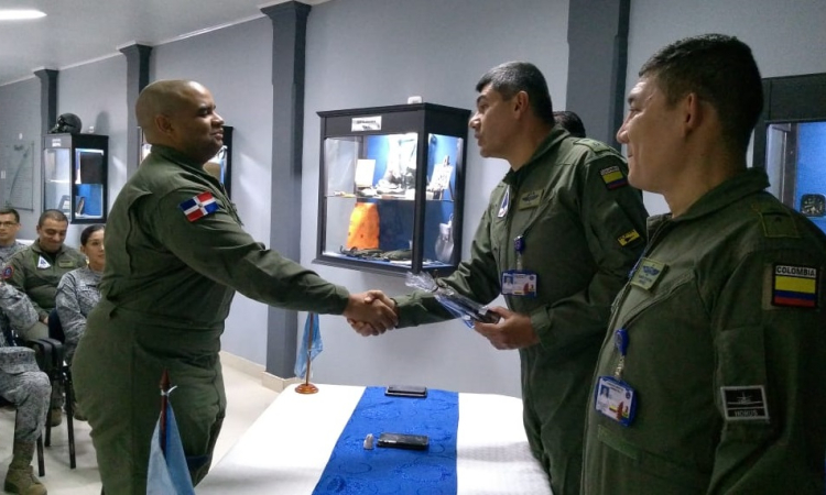Militares guatemaltecos y dominicanos fueron capacitados en Defensa Aérea por la Fuerza Aérea Colombiana