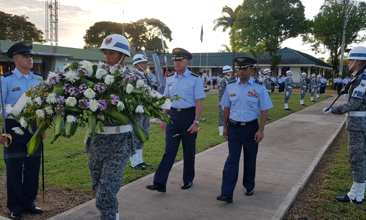 Comandante de la Fuerza Aérea Colombiana inaugura el "Camino de los Héroes" del CACOM 6