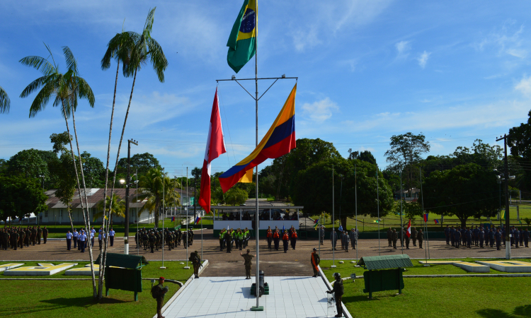 Pabellón Nacional es izado en la triple frontera