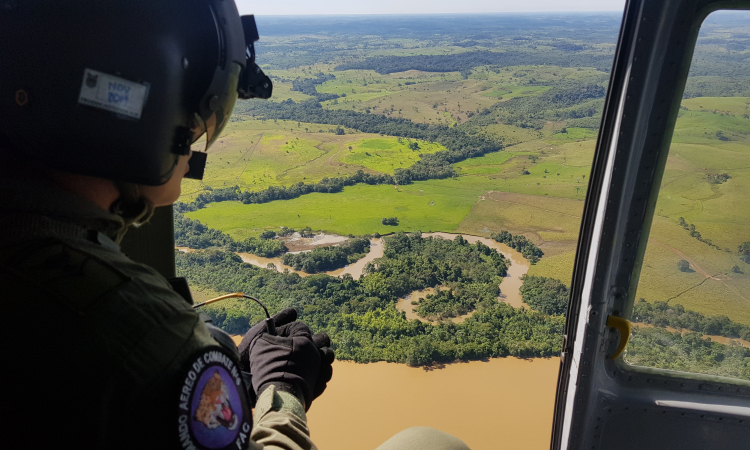 Fuerza Aérea Colombiana sobrevuela zonas afectadas por el desbordamiento de los ríos en el Caquetá