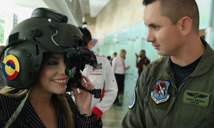 Tecnología empleada por la Fuerza Aérea Colombiana fue presentada en encuentro optométrico