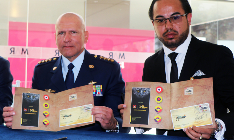 Fuerza Aérea Colombiana y 4-72 presentan estampilla de correo FAC 100 Años 1919 - 2019
