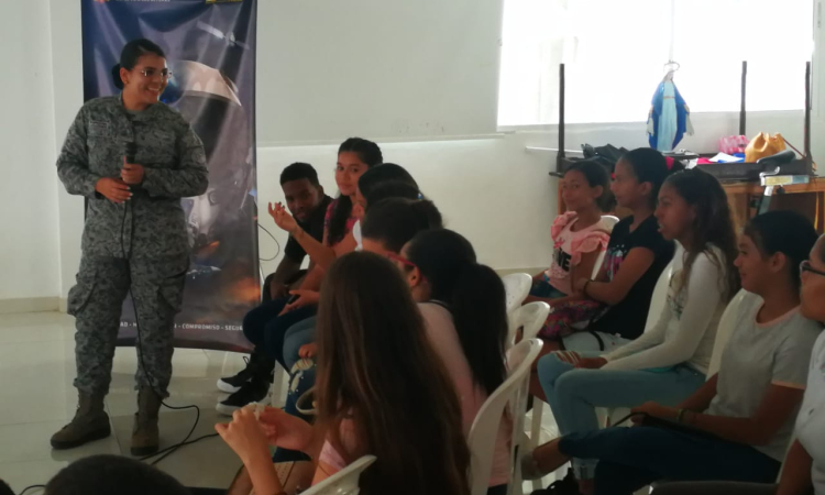 Prevenir el consumo y el microtráfico de drogas en jóvenes y niños isleños es el mensaje que promueve la Fuerza Aérea Colombiana 