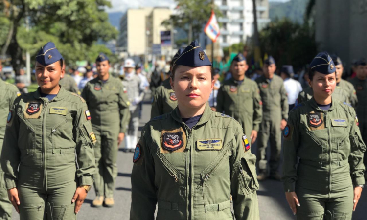 Con orgullo la Fuerza Aérea Colombiana participó en el desfile del 20 de Julio en Ibagué
