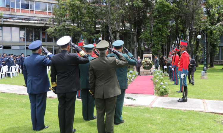 Fuerza Aérea Colombiana conmemora el "Día del Héroe Nacional y sus Familias"