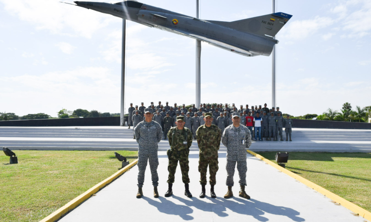 Sargento Mayor del Comando Conjunto de las FF.MM visita la Base Aérea Marco Fidel Suárez