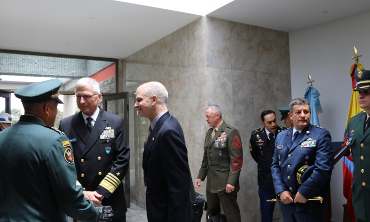 El jefe del Comando Sur de los Estados Unidos, Almirante Craig Faller llega a Colombia 