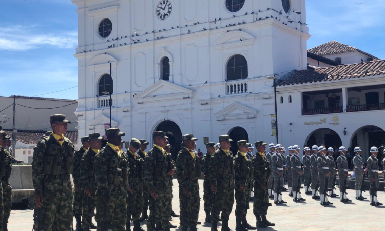 Fuerza Aérea acompaña la conmemoración de los 200 años del Ejército Nacional en Rionegro