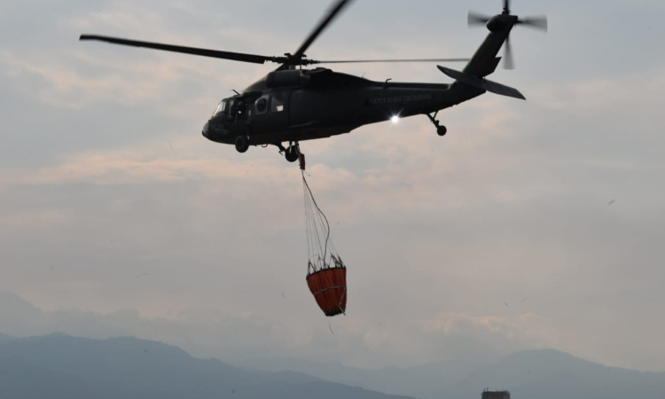 Fuerza Aérea Colombiana desarrolló operación de extinción de incendio en Yumbo,Valle