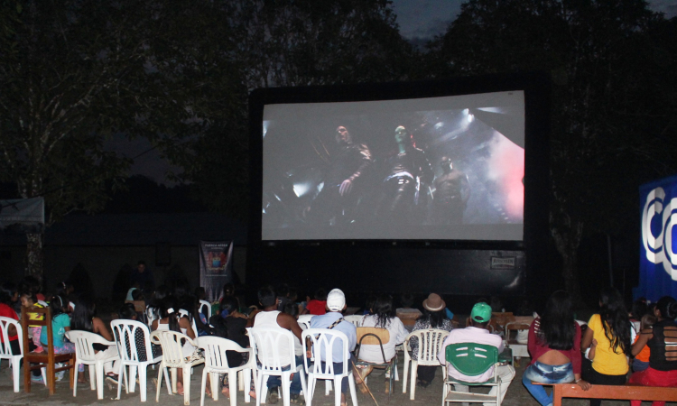 La población de los resguardos indígenas de Araracuara y zonas aledañas se benefició de una tarde de cine