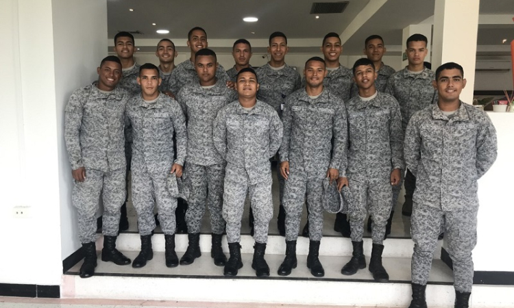 17 soldados del CACOM 3 culminan su servicio militar 