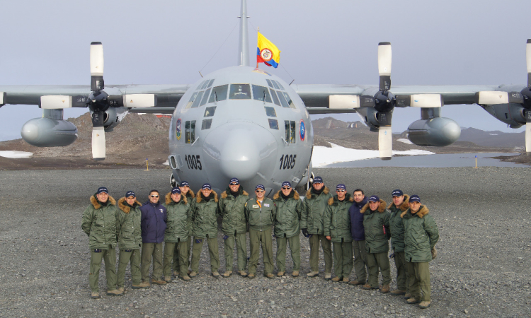 #TBT La primera aeronave de la Fuerza Aérea Colombiana que aterrizó en la Antártida