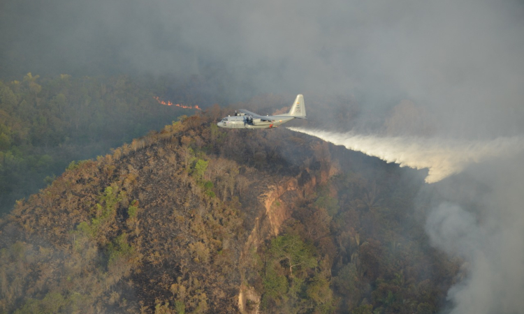 Avión Hércules con sistema de extinción de incendios MAFFS II, contribuyó a extinguir las llamas en Carmen de Apicalá