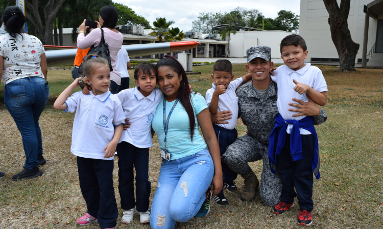 El Instituto para Niños Ciegos y Sordos visitó  La Base Aérea Marco Fidel Suárez