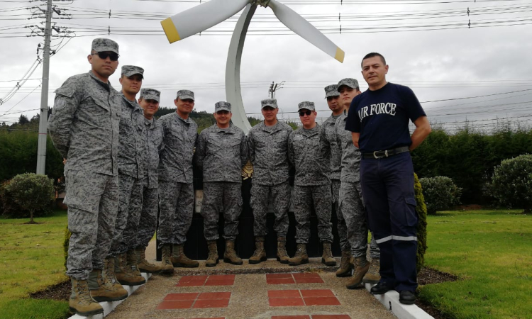 CAMAN clausura curso de mantenimiento de helicópteros presidenciales BELL 412