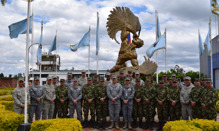 CAMAN recibe la visita de suboficiales de alta jerarquía de las Fuerzas Militares