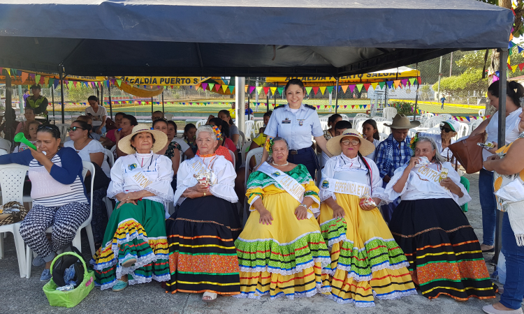 Fuerza Aérea Colombiana acompaña a las candidatas de la Tercera Edad de Puerto Salgar 