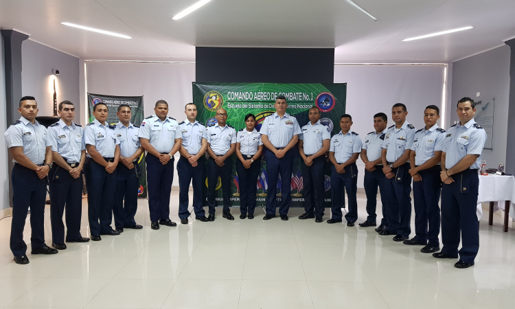 Fuerza Aérea Colombiana capacita militares de la Fuerza Aérea de República Dominicana y Guatemala 