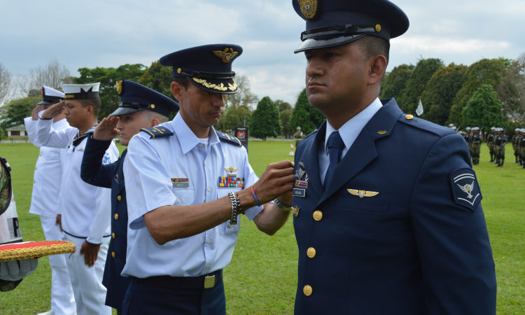 Ceremonia de ascenso de suboficiales de las Fuerzas Militares en el Amazonas