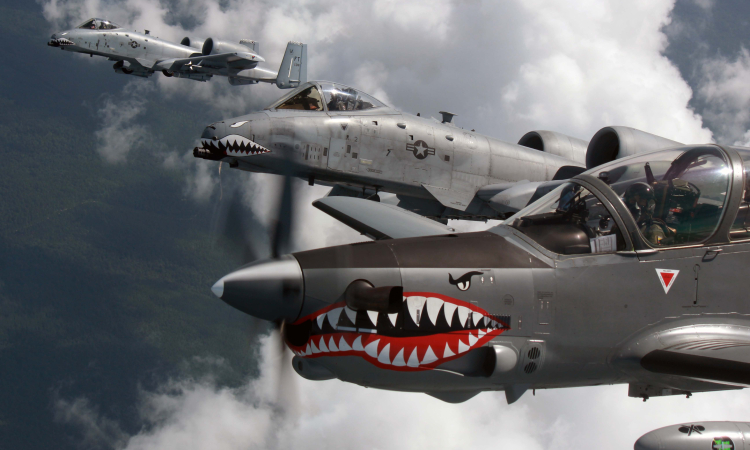 #TBT recordamos la interoperabilidad de aeronaves A-29 Súper Tucano de la Fuerza Aérea Colombiana con aviones A-10 Thunderbolt II de la Fuerza Aérea de los Estados Unidos